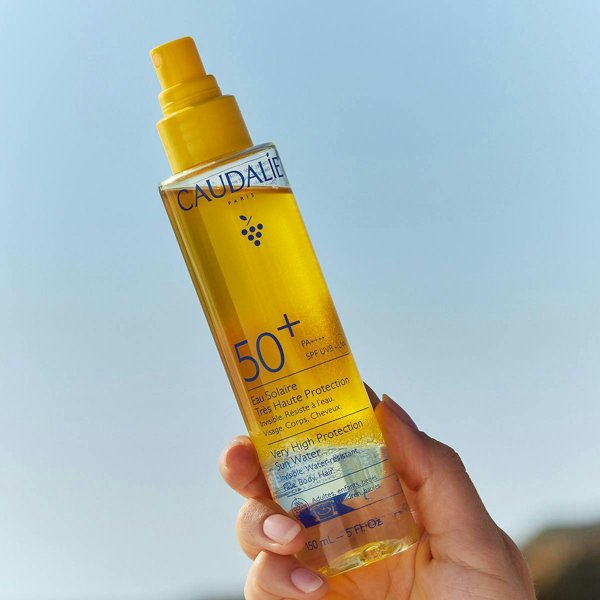 Eau Solaire Très Haute Protection SPF50+ — 150 ml